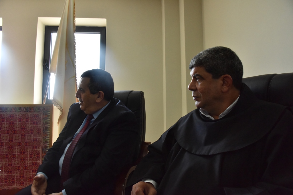 رئيس بلدية بيت لحم يستقبل رئيس بلدية بينيفينتو الإيطالية في دار البلدية 