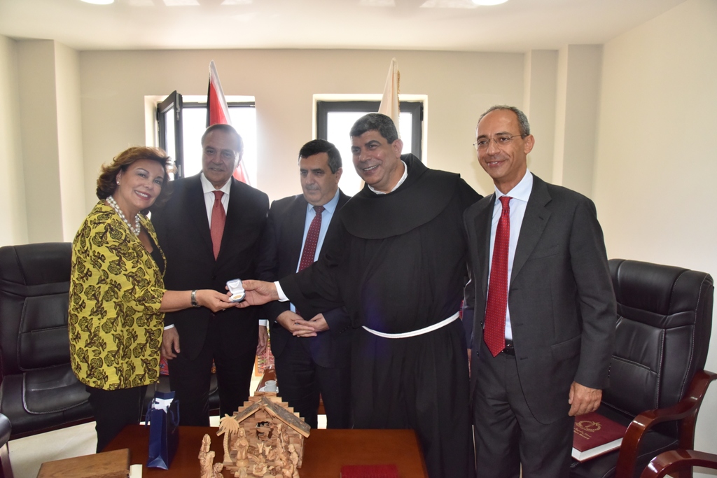 رئيس بلدية بيت لحم يستقبل رئيس بلدية بينيفينتو الإيطالية في دار البلدية 