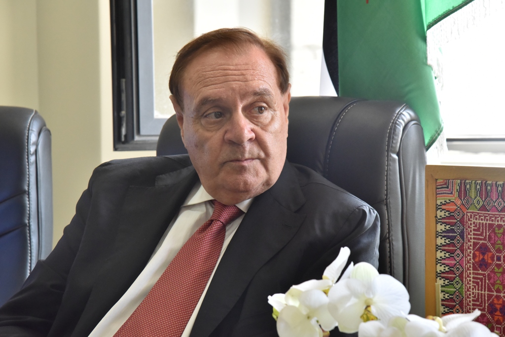 رئيس بلدية بيت لحم يستقبل رئيس بلدية بينيفينتو الإيطالية في دار البلدية 