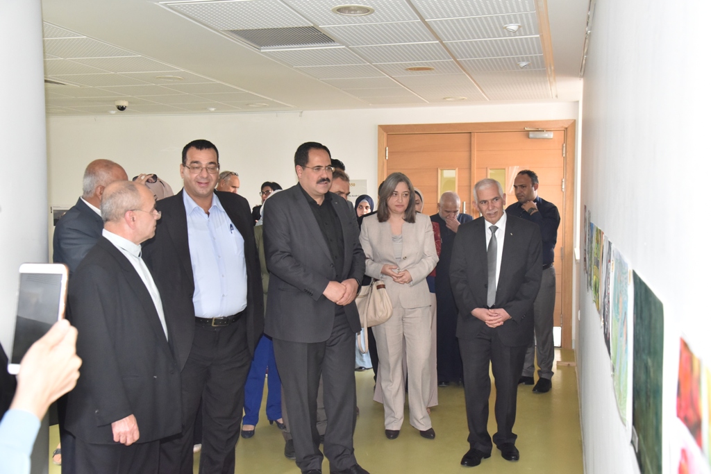 مهرجان السيدة إنسانية التشيكي يمنح رئيس بلدية بيت لحم وعدد من الشخصيات والمبدعين والفنانين جائزة المهرجان