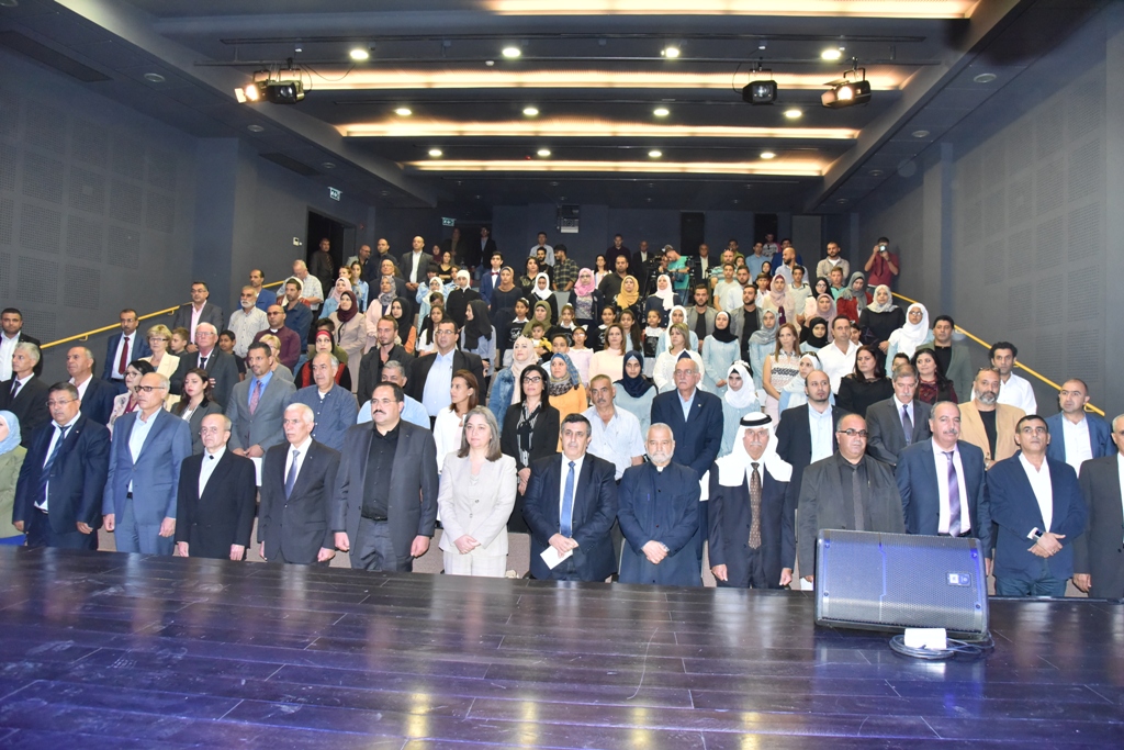 مهرجان السيدة إنسانية التشيكي يمنح رئيس بلدية بيت لحم وعدد من الشخصيات والمبدعين والفنانين جائزة المهرجان