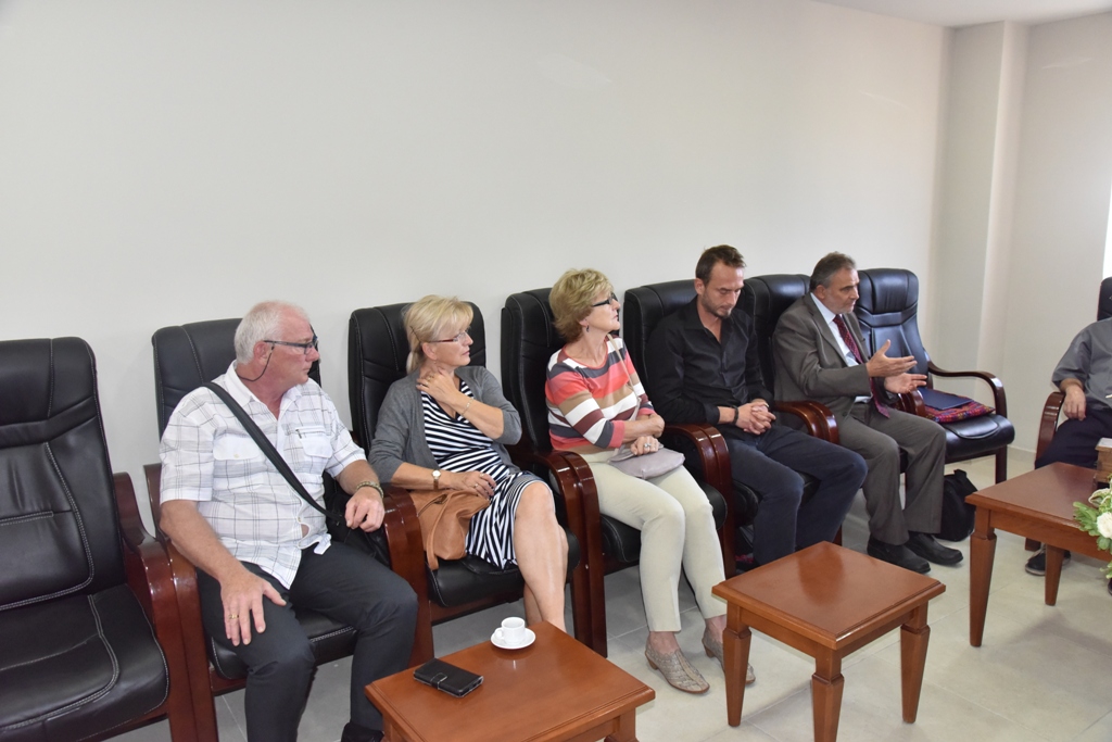 رئيس بلدية بيت لحم يستقبل مدير مهرجان السيدة إنسانية والوفد المرافق