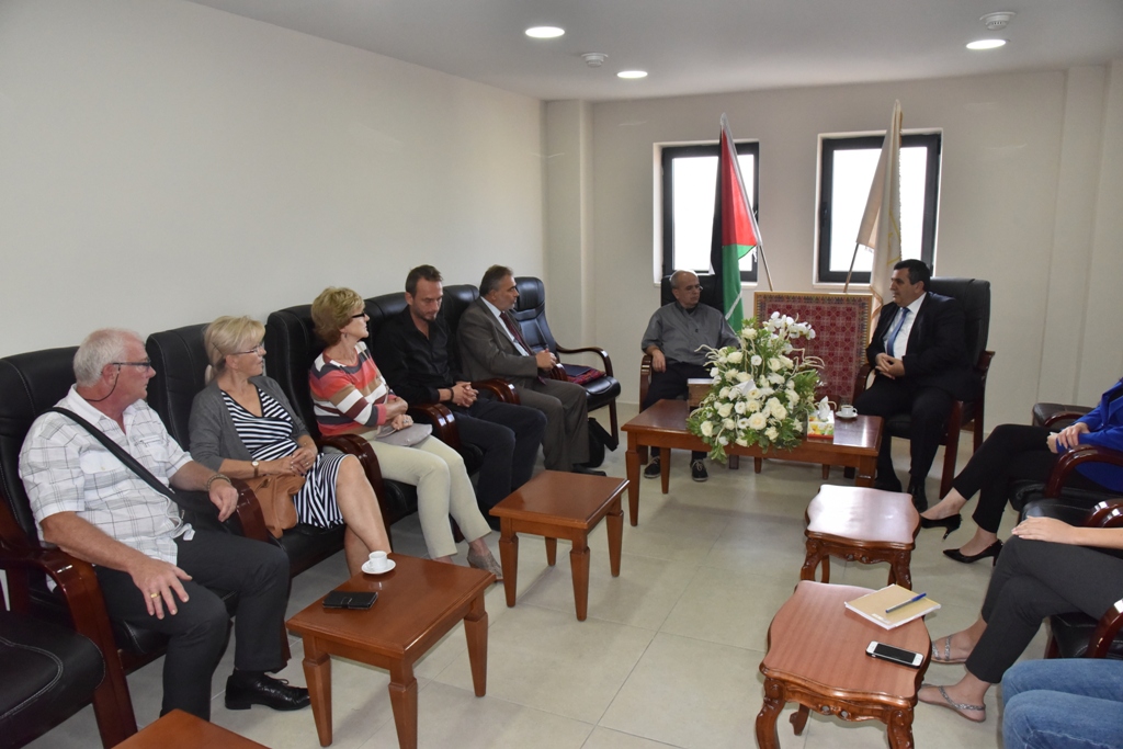 رئيس بلدية بيت لحم يستقبل مدير مهرجان السيدة إنسانية والوفد المرافق