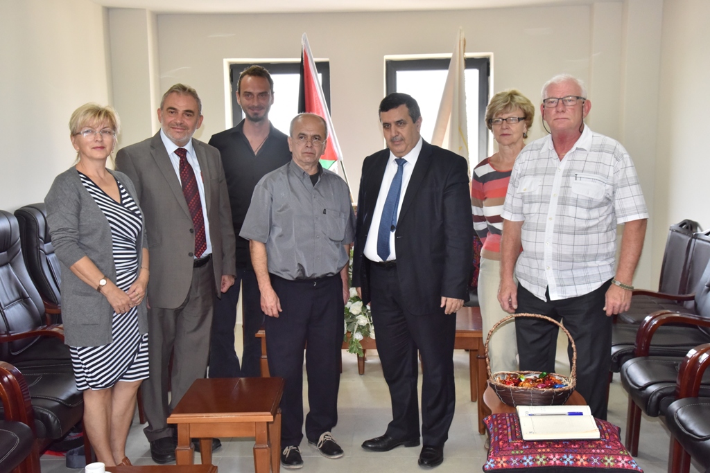 رئيس بلدية بيت لحم يستقبل مدير مهرجان السيدة إنسانية والوفد المرافق