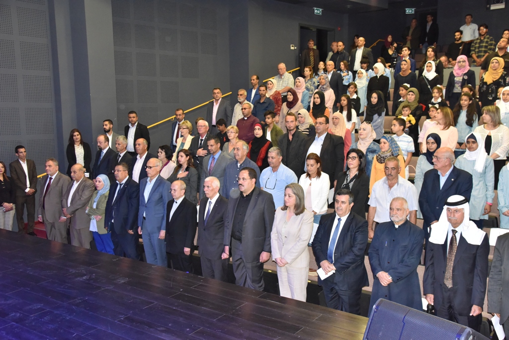 مهرجان السيدة إنسانية التشيكي يمنح رئيس بلدية بيت لحم وعدد من الشخصيات والمبدعين والفنانين جائزة المهرجان