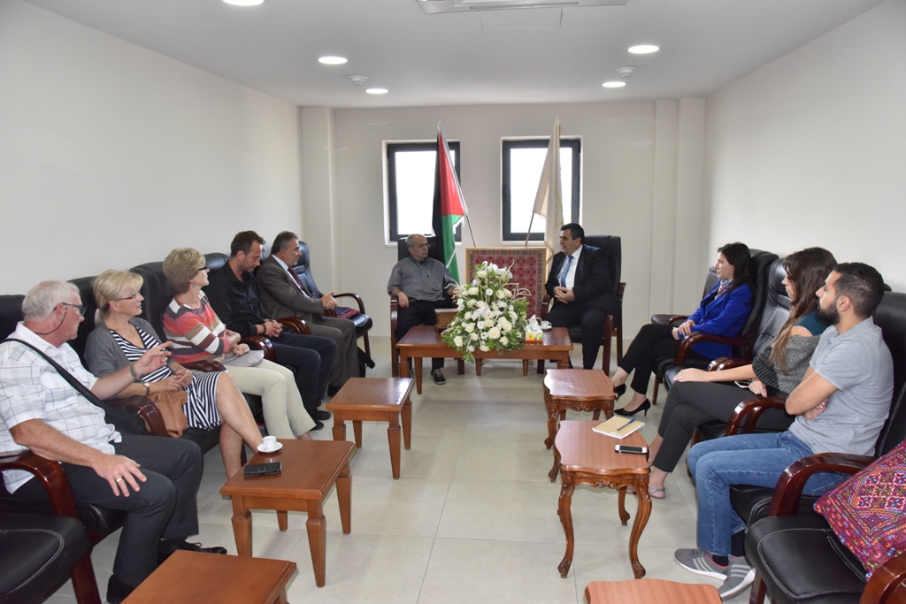 رئيس بلدية بيت لحم يستقبل مدير مهرجان السيدة إنسانية والوفد المرافق