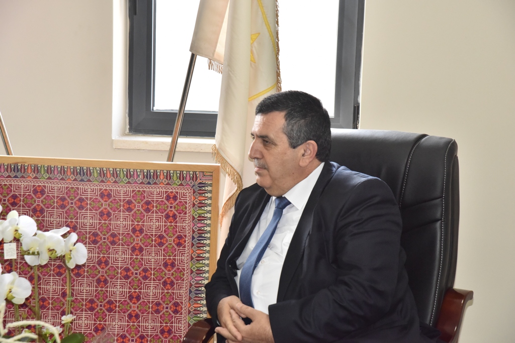 رئيس بلدية بيت لحم يستقبل مدير مهرجان السيدة إنسانية والوفد المرافق