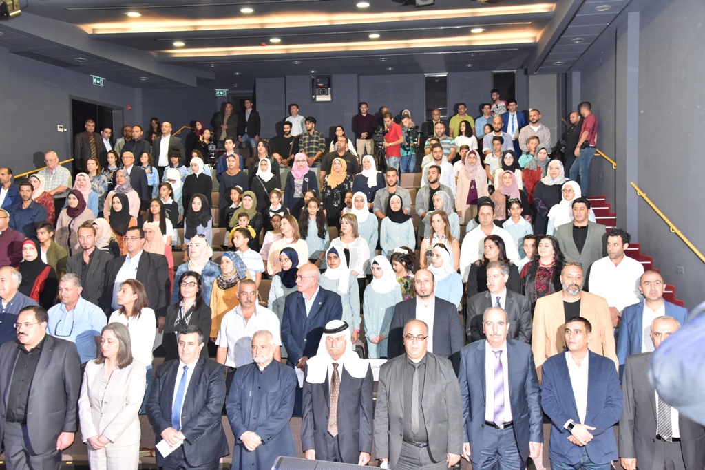 مهرجان السيدة إنسانية التشيكي يمنح رئيس بلدية بيت لحم وعدد من الشخصيات والمبدعين والفنانين جائزة المهرجان