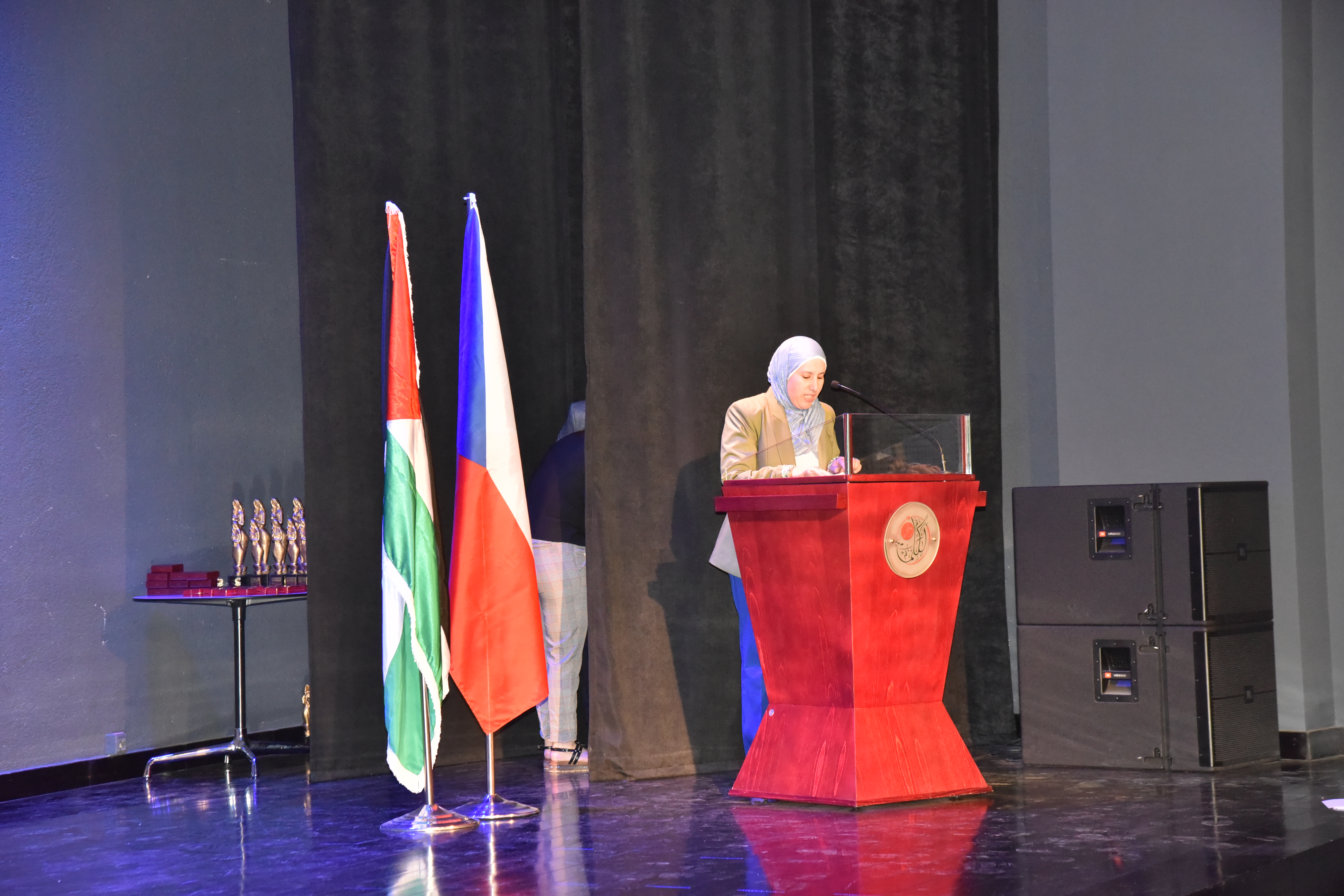 مهرجان السيدة إنسانية التشيكي يمنح رئيس بلدية بيت لحم وعدد من الشخصيات والمبدعين والفنانين جائزة المهرجان