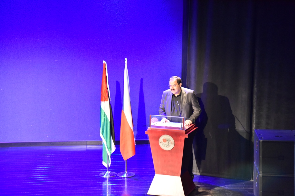 مهرجان السيدة إنسانية التشيكي يمنح رئيس بلدية بيت لحم وعدد من الشخصيات والمبدعين والفنانين جائزة المهرجان