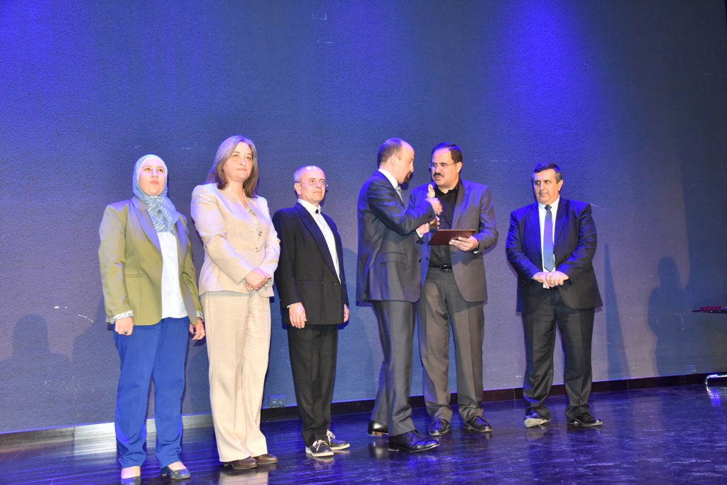 مهرجان السيدة إنسانية التشيكي يمنح رئيس بلدية بيت لحم وعدد من الشخصيات والمبدعين والفنانين جائزة المهرجان