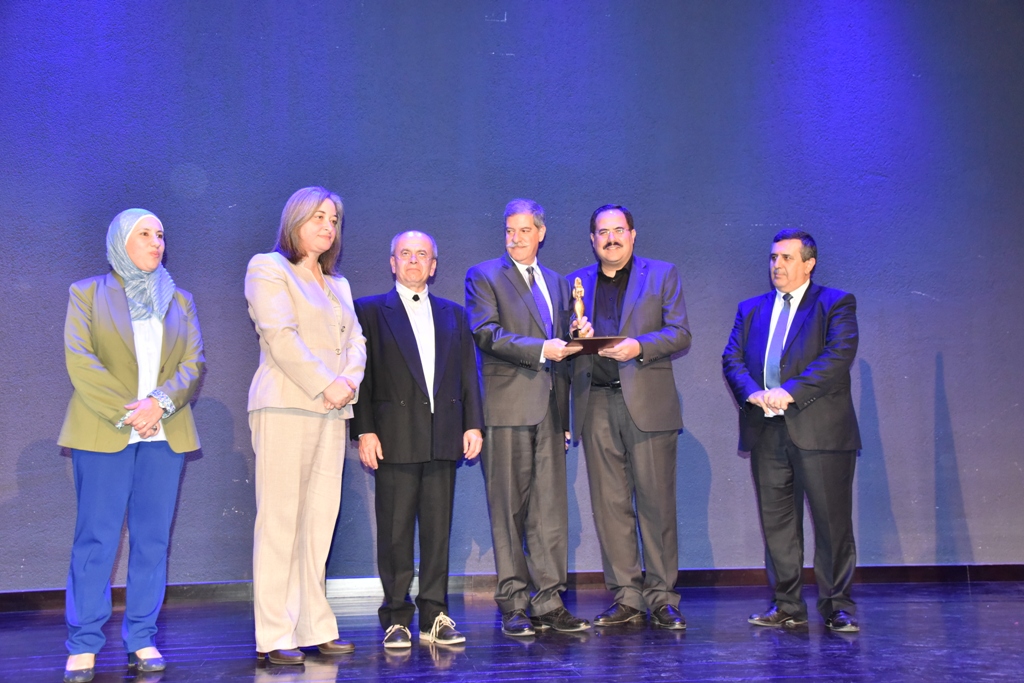 مهرجان السيدة إنسانية التشيكي يمنح رئيس بلدية بيت لحم وعدد من الشخصيات والمبدعين والفنانين جائزة المهرجان