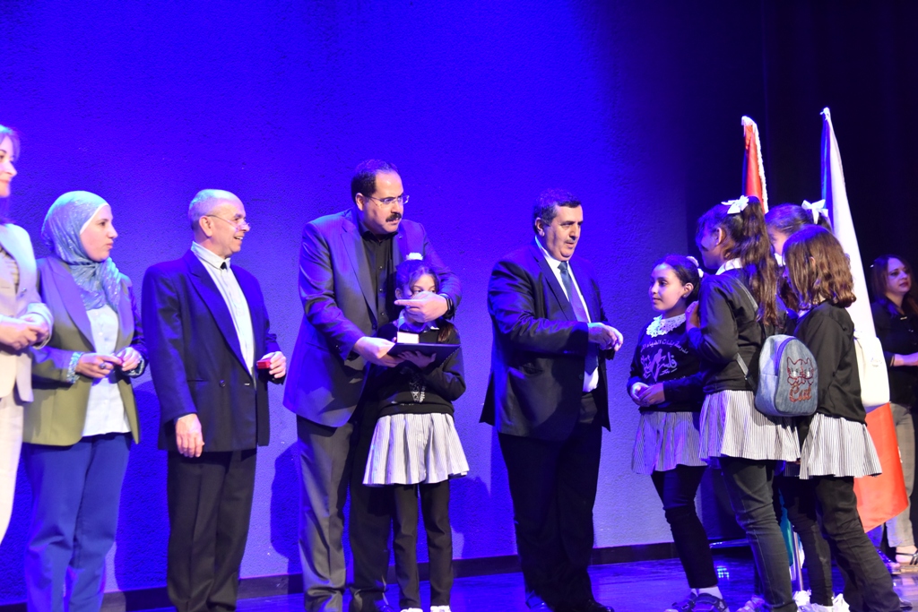 مهرجان السيدة إنسانية التشيكي يمنح رئيس بلدية بيت لحم وعدد من الشخصيات والمبدعين والفنانين جائزة المهرجان