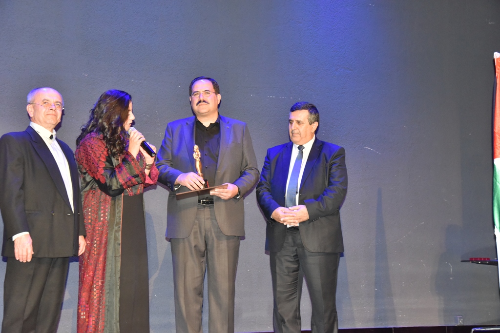 مهرجان السيدة إنسانية التشيكي يمنح رئيس بلدية بيت لحم وعدد من الشخصيات والمبدعين والفنانين جائزة المهرجان