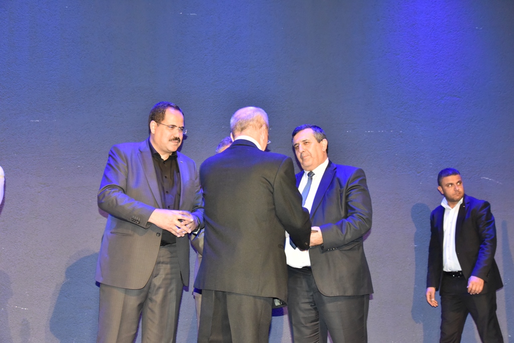 مهرجان السيدة إنسانية التشيكي يمنح رئيس بلدية بيت لحم وعدد من الشخصيات والمبدعين والفنانين جائزة المهرجان