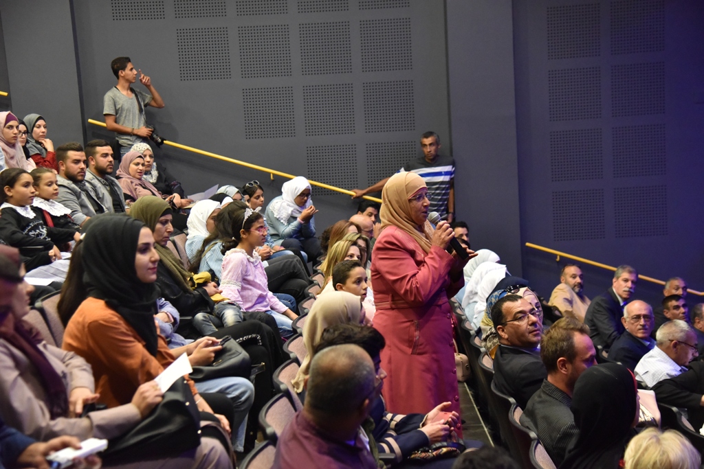 مهرجان السيدة إنسانية التشيكي يمنح رئيس بلدية بيت لحم وعدد من الشخصيات والمبدعين والفنانين جائزة المهرجان