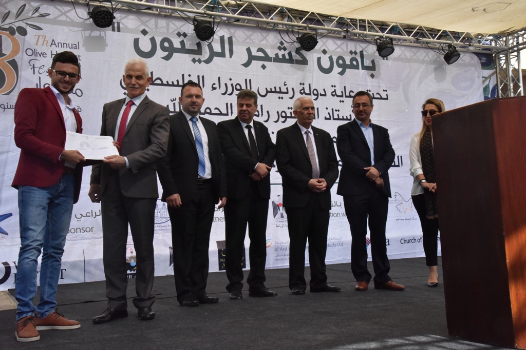 مهرجان قطف الزيتون الثامن عشر ينطلق من ساحة المهد في بيت لحم