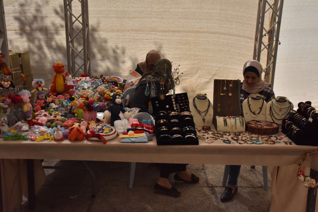 مهرجان قطف الزيتون الثامن عشر ينطلق من ساحة المهد في بيت لحم