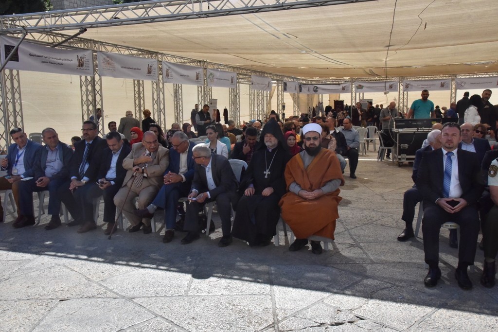 مهرجان قطف الزيتون الثامن عشر ينطلق من ساحة المهد في بيت لحم