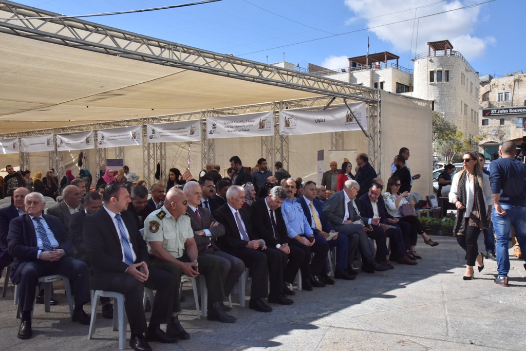 مهرجان قطف الزيتون الثامن عشر ينطلق من ساحة المهد في بيت لحم