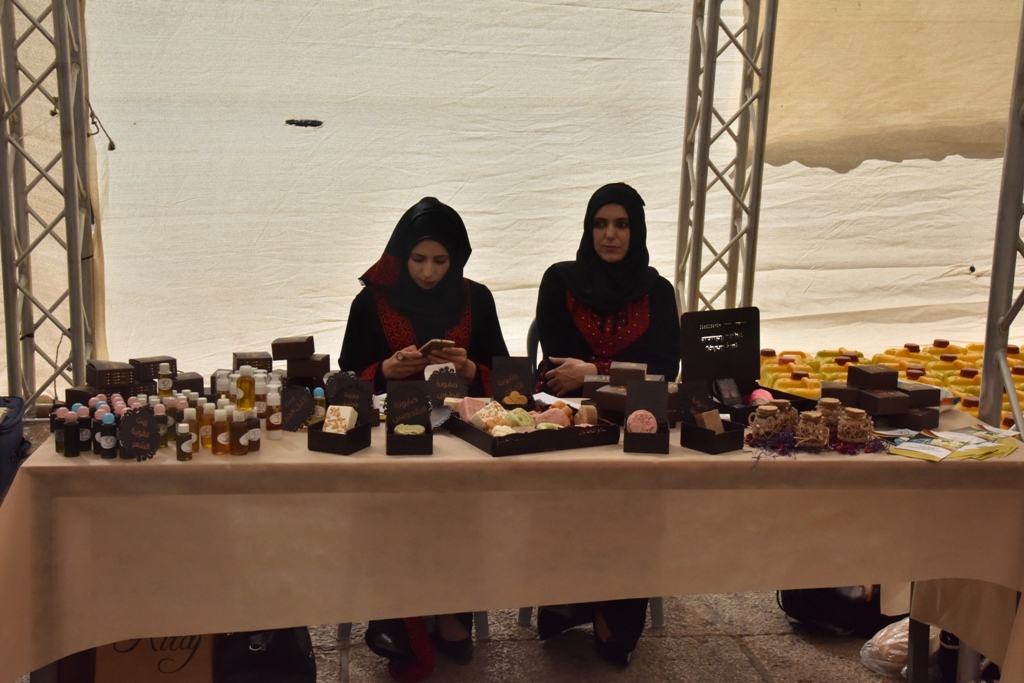 مهرجان قطف الزيتون الثامن عشر ينطلق من ساحة المهد في بيت لحم