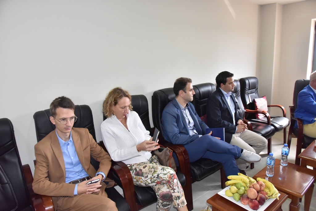 رئيس بلدية بيت لحم يستقبل وزير العدل الهنغاري