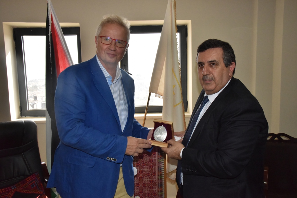رئيس بلدية بيت لحم يستقبل وزير العدل الهنغاري