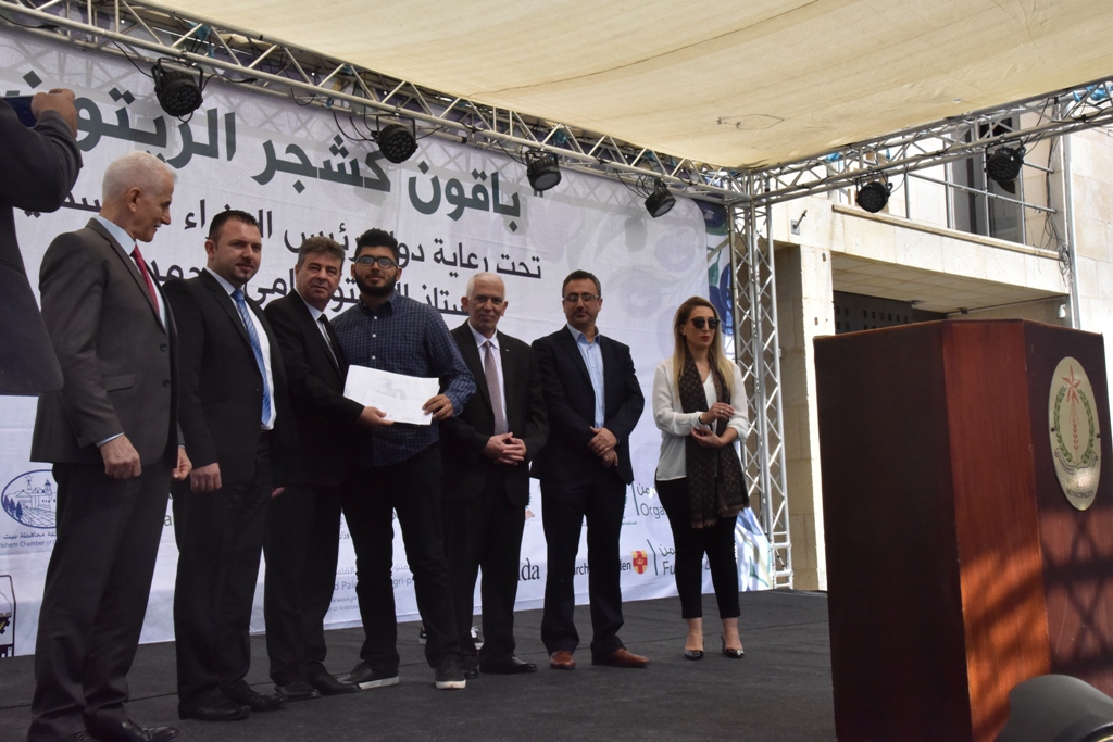 مهرجان قطف الزيتون الثامن عشر ينطلق من ساحة المهد في بيت لحم