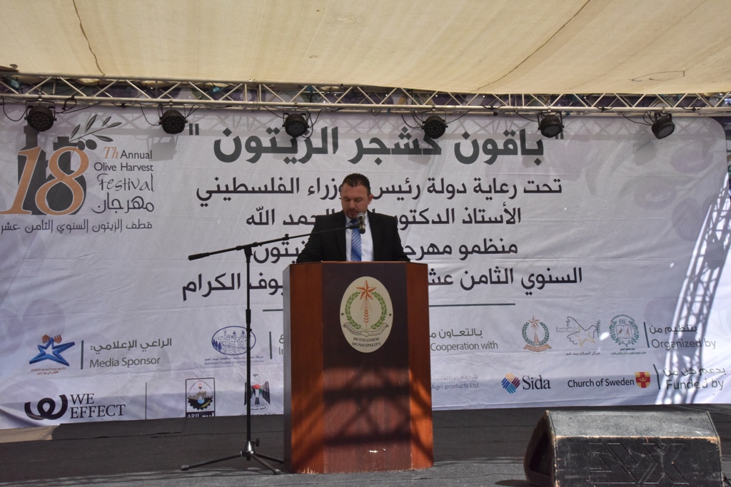 مهرجان قطف الزيتون الثامن عشر ينطلق من ساحة المهد في بيت لحم