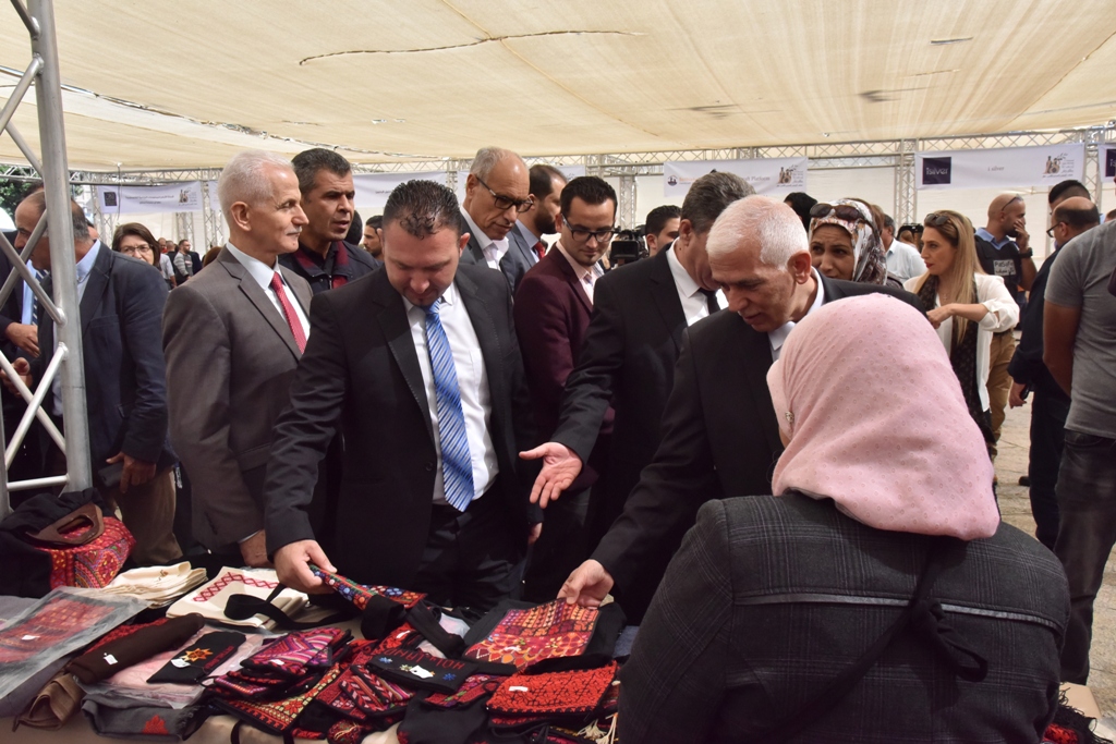 مهرجان قطف الزيتون الثامن عشر ينطلق من ساحة المهد في بيت لحم