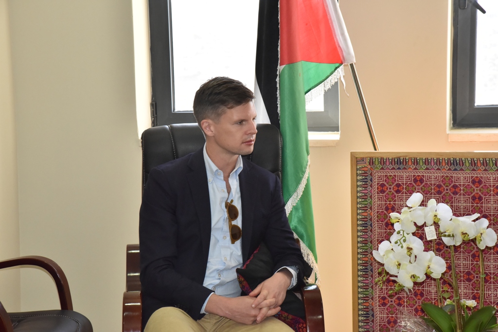 رئيس بلدية بيت لحم يستقبل وفداً برلمانياً أسترالياً وينقل لهم تحديات المدينة