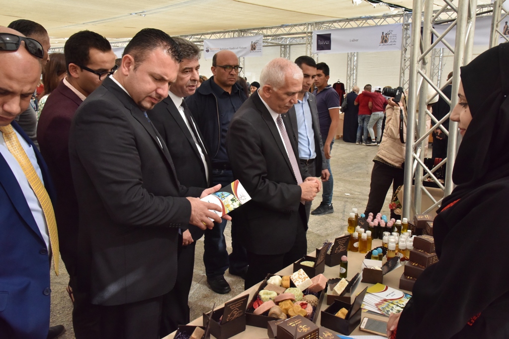 مهرجان قطف الزيتون الثامن عشر ينطلق من ساحة المهد في بيت لحم