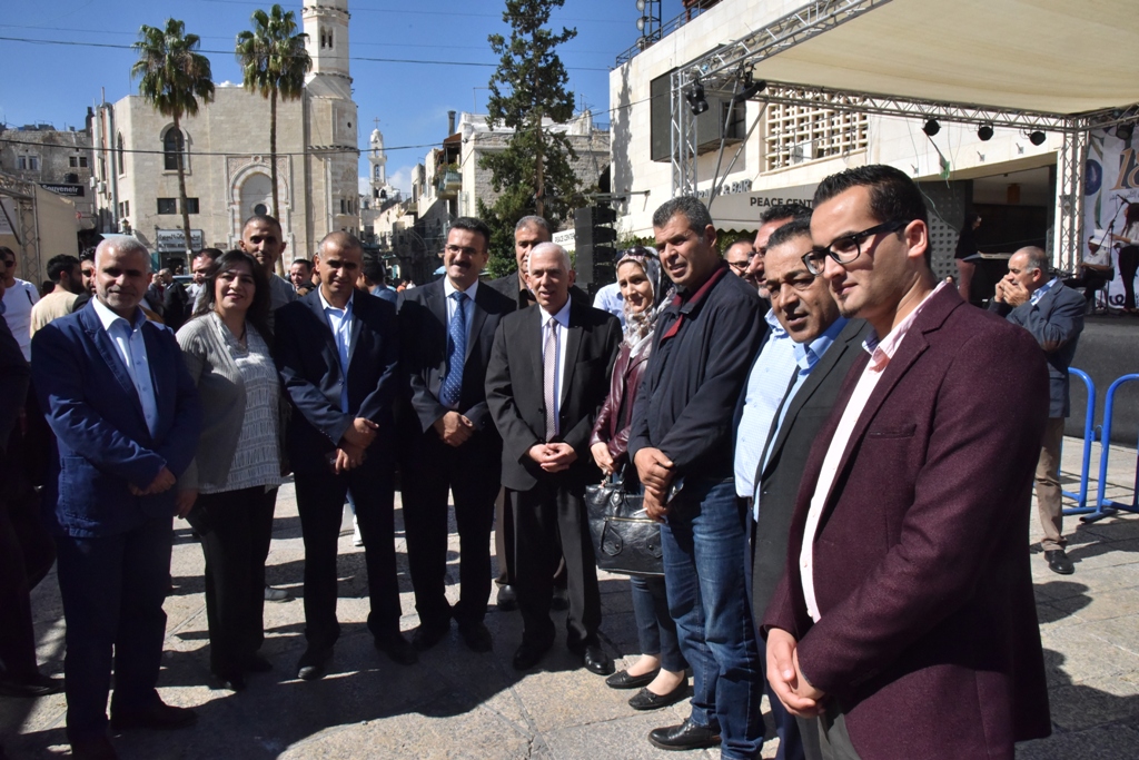 مهرجان قطف الزيتون الثامن عشر ينطلق من ساحة المهد في بيت لحم