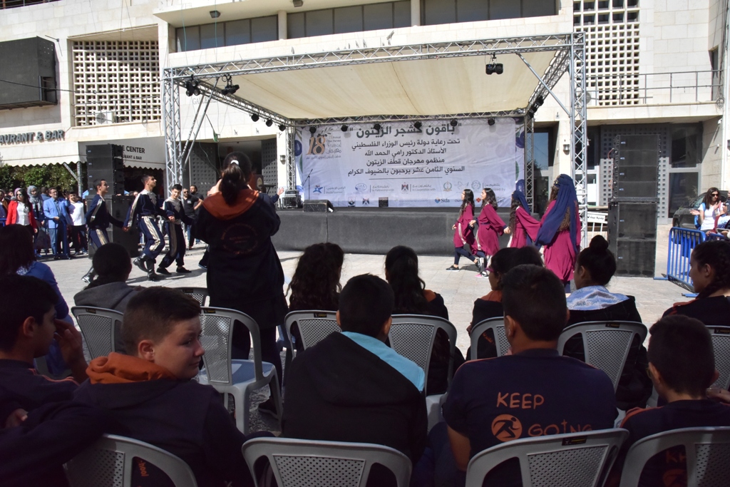 مهرجان قطف الزيتون الثامن عشر ينطلق من ساحة المهد في بيت لحم