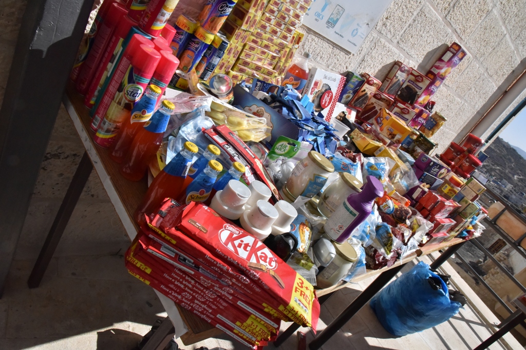 بلدية بيت لحم تتلف حوالي 450 كغم من المنتجات الغذائية منتهية الصلاحية