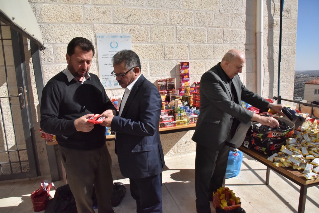 بلدية بيت لحم تتلف حوالي 450 كغم من المنتجات الغذائية منتهية الصلاحية