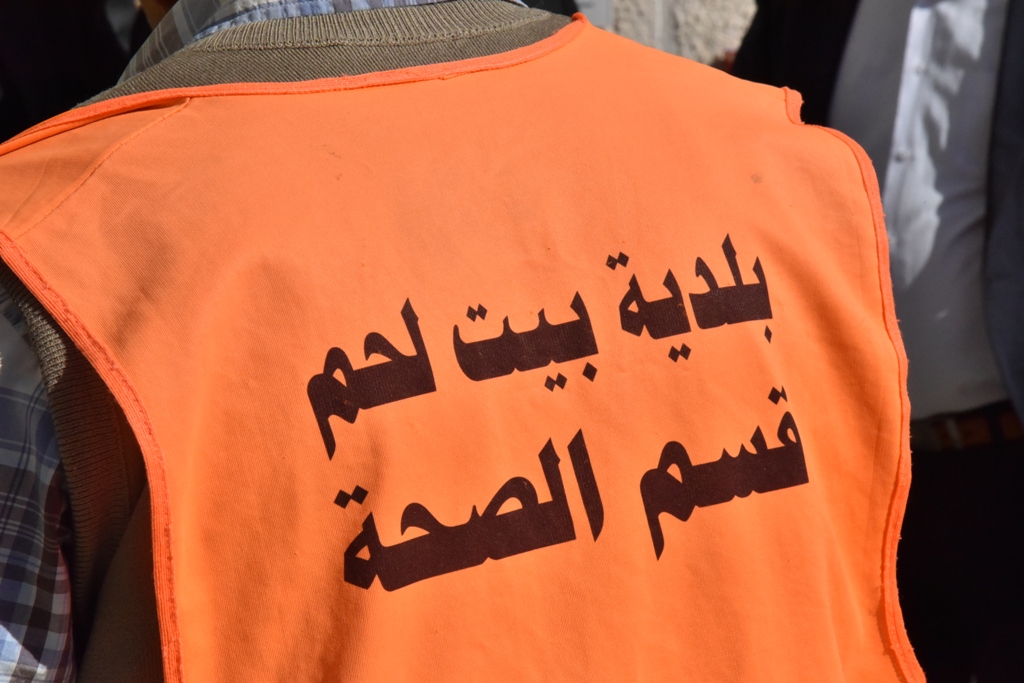 بلدية بيت لحم تتلف حوالي 450 كغم من المنتجات الغذائية منتهية الصلاحية