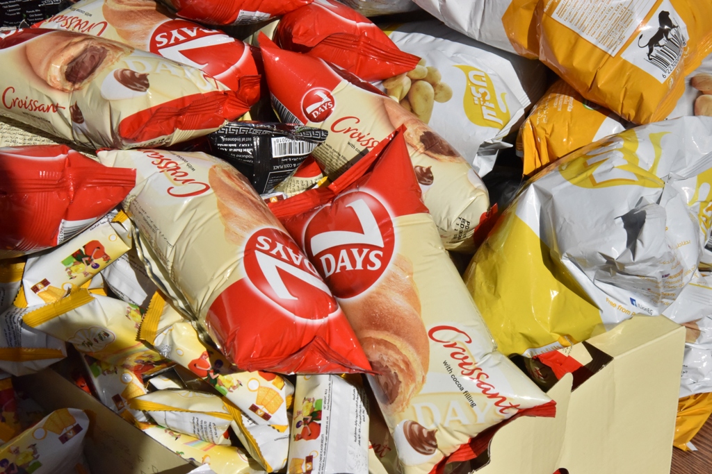 بلدية بيت لحم تتلف حوالي 450 كغم من المنتجات الغذائية منتهية الصلاحية