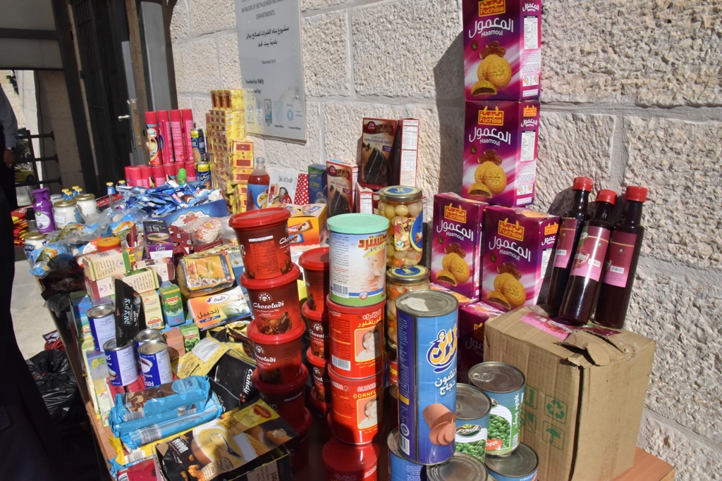 بلدية بيت لحم تتلف حوالي 450 كغم من المنتجات الغذائية منتهية الصلاحية