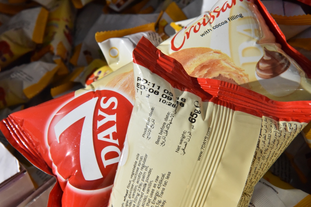 بلدية بيت لحم تتلف حوالي 450 كغم من المنتجات الغذائية منتهية الصلاحية