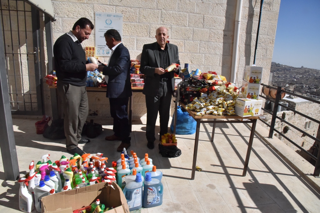 بلدية بيت لحم تتلف حوالي 450 كغم من المنتجات الغذائية منتهية الصلاحية