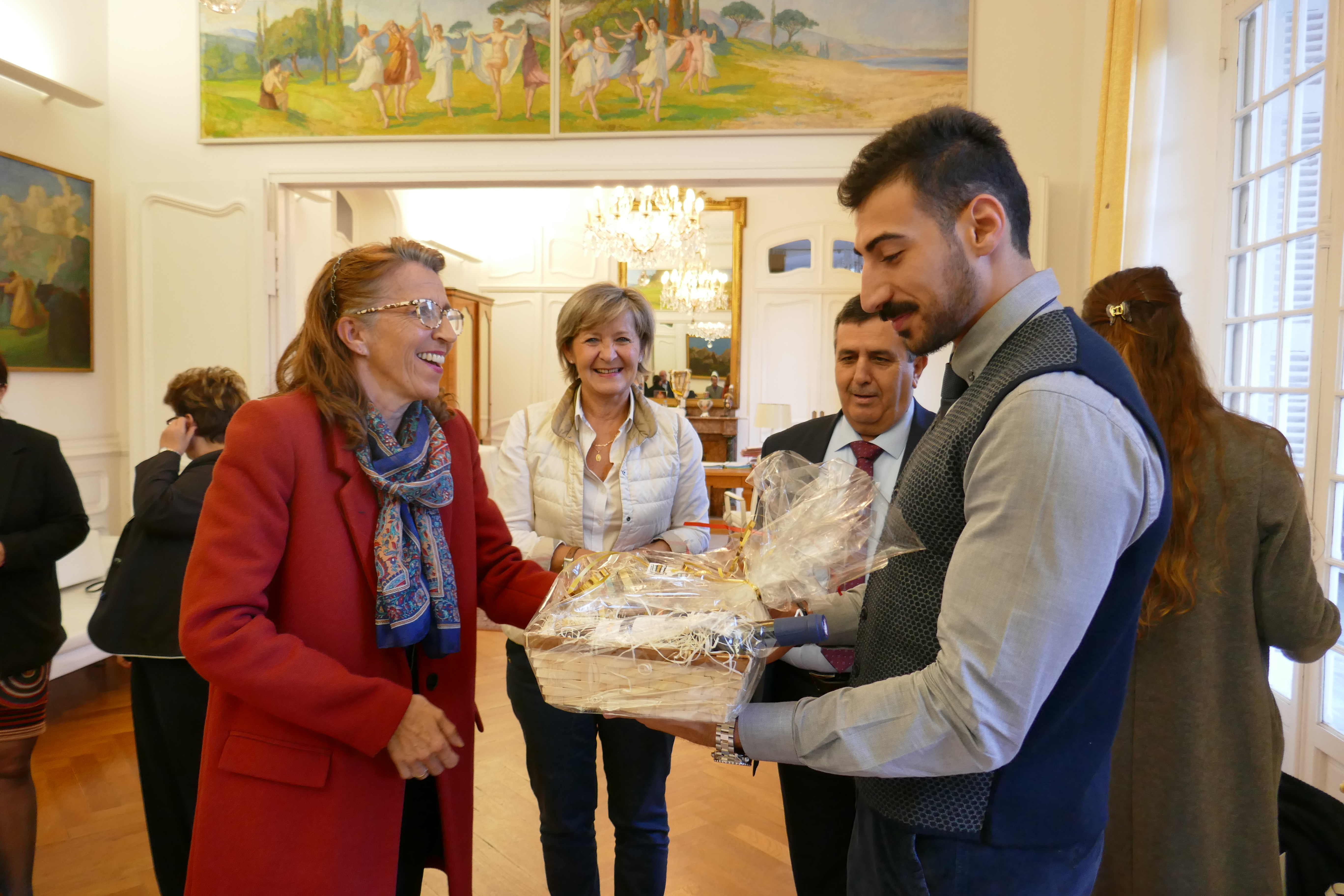 سلمان يزور مدينة لورد الفرنسية المتوأمة مع بيت لحم لمتابعة المشاريع المشتركة بين الطرفين