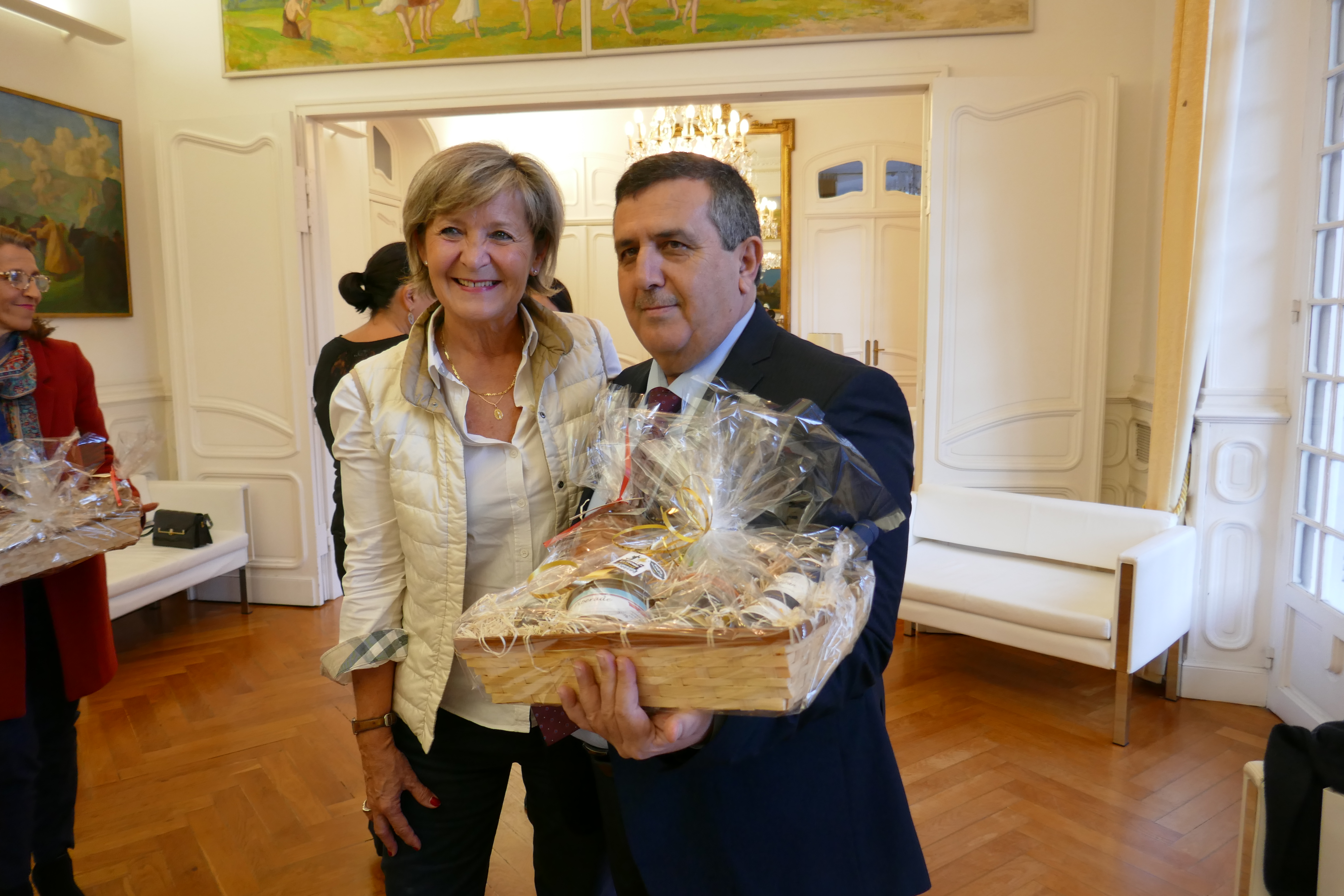 سلمان يزور مدينة لورد الفرنسية المتوأمة مع بيت لحم لمتابعة المشاريع المشتركة بين الطرفين