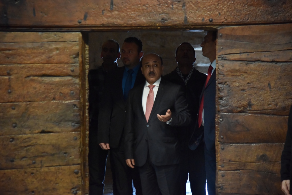 نائب رئيس بلدية بيت لحم يستقبل وزير الأشغال العامة والاسكان في دار البلدية