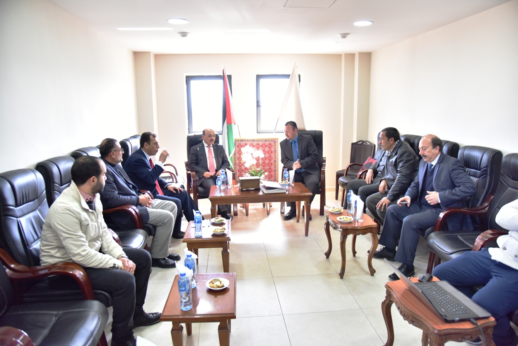 نائب رئيس بلدية بيت لحم يستقبل وزير الأشغال العامة والاسكان في دار البلدية