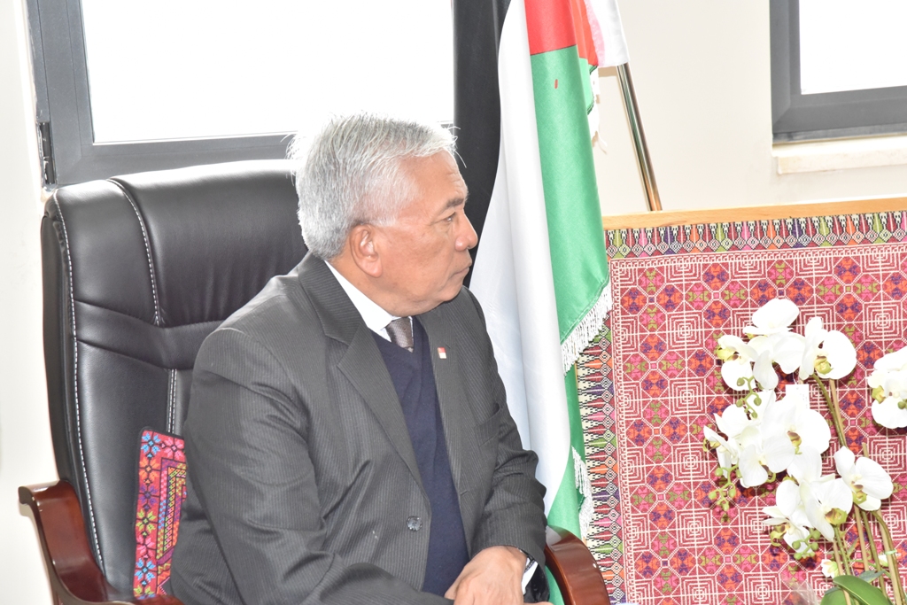 رئيس بلدية بيت لحم يستقبل ممثل جمهورية سنغافورة غير المقيم لدى دولة فلسطين