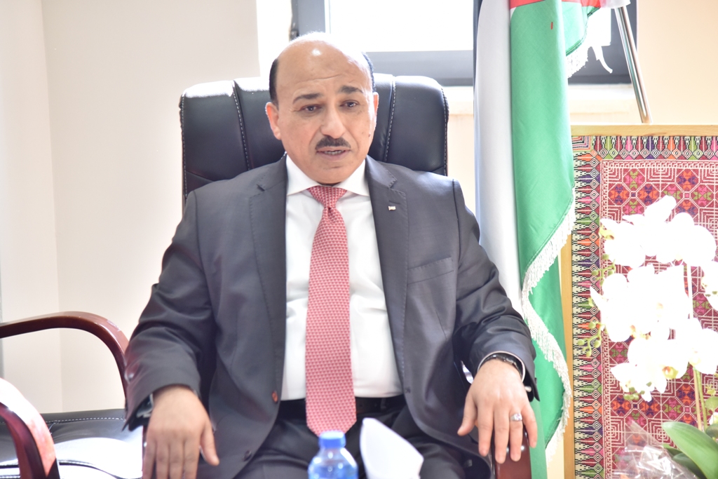 نائب رئيس بلدية بيت لحم يستقبل وزير الأشغال العامة والاسكان في دار البلدية