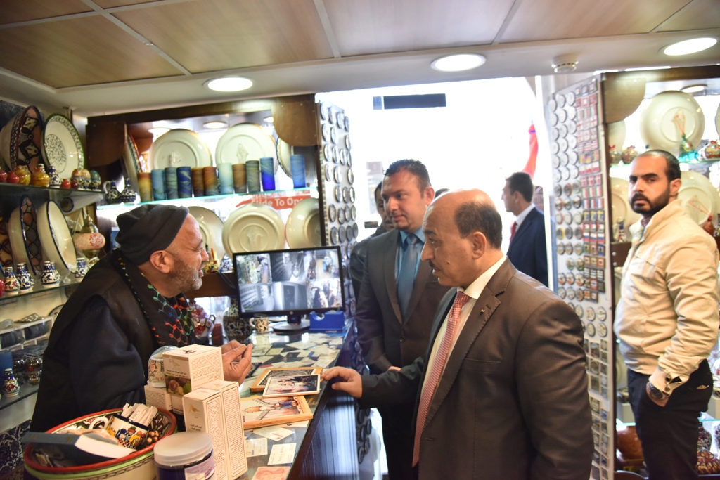 نائب رئيس بلدية بيت لحم يستقبل وزير الأشغال العامة والاسكان في دار البلدية