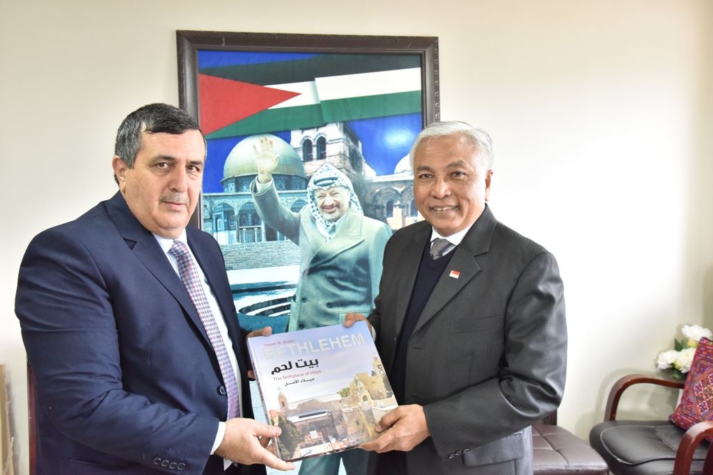 رئيس بلدية بيت لحم يستقبل ممثل جمهورية سنغافورة غير المقيم لدى دولة فلسطين
