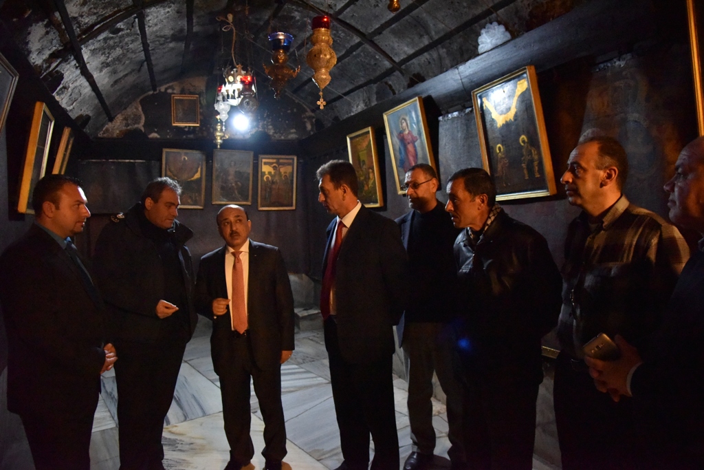 نائب رئيس بلدية بيت لحم يستقبل وزير الأشغال العامة والاسكان في دار البلدية